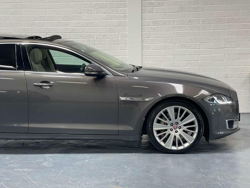 Jaguar XJ Saloon Black #74