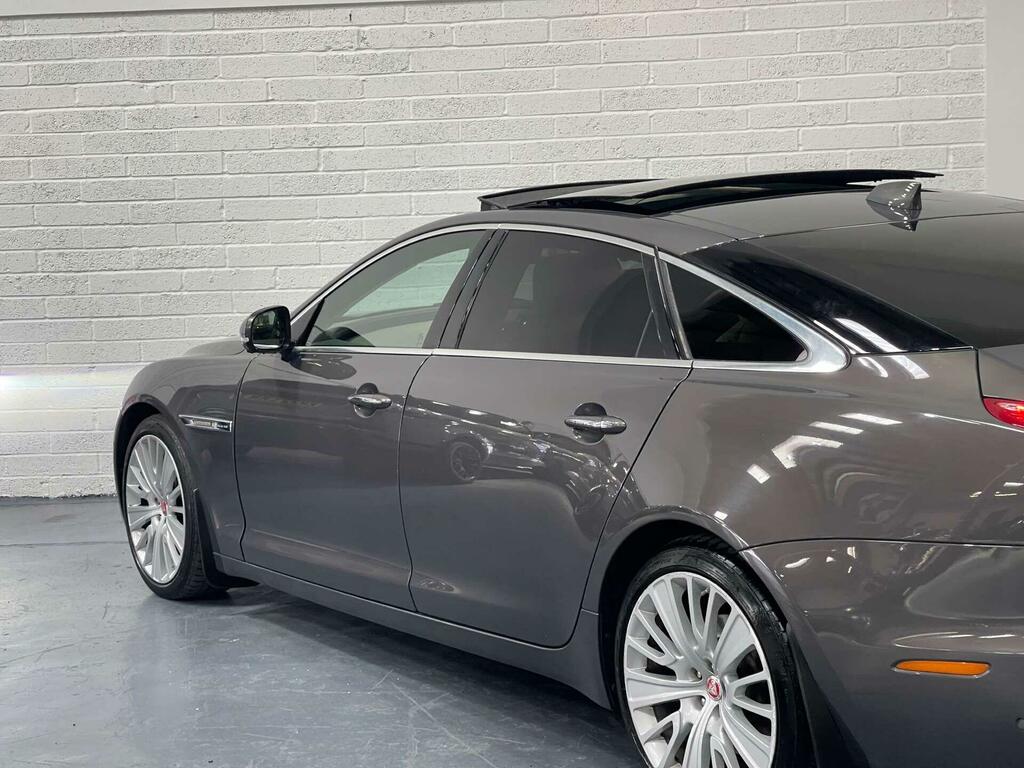Jaguar XJ Saloon Black #71