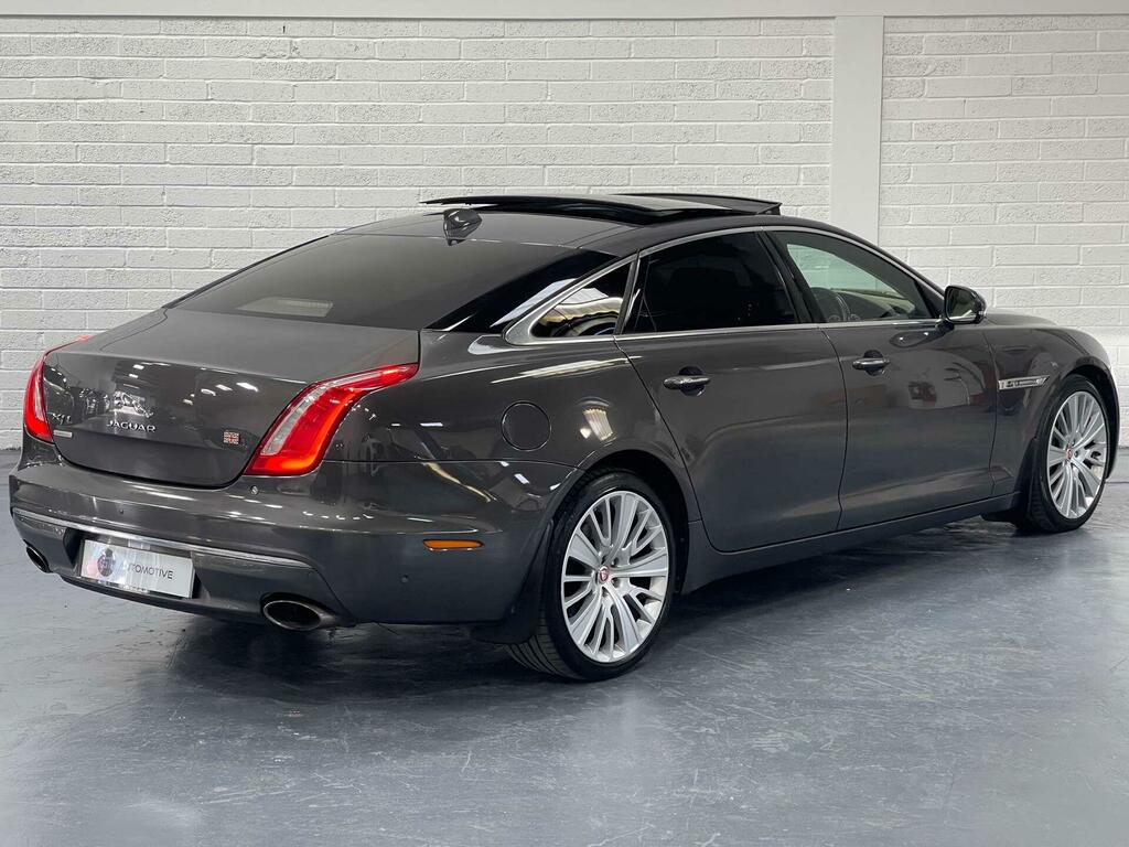 Jaguar XJ Saloon Black #9