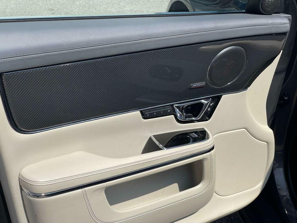 Jaguar XJ Saloon Black #52