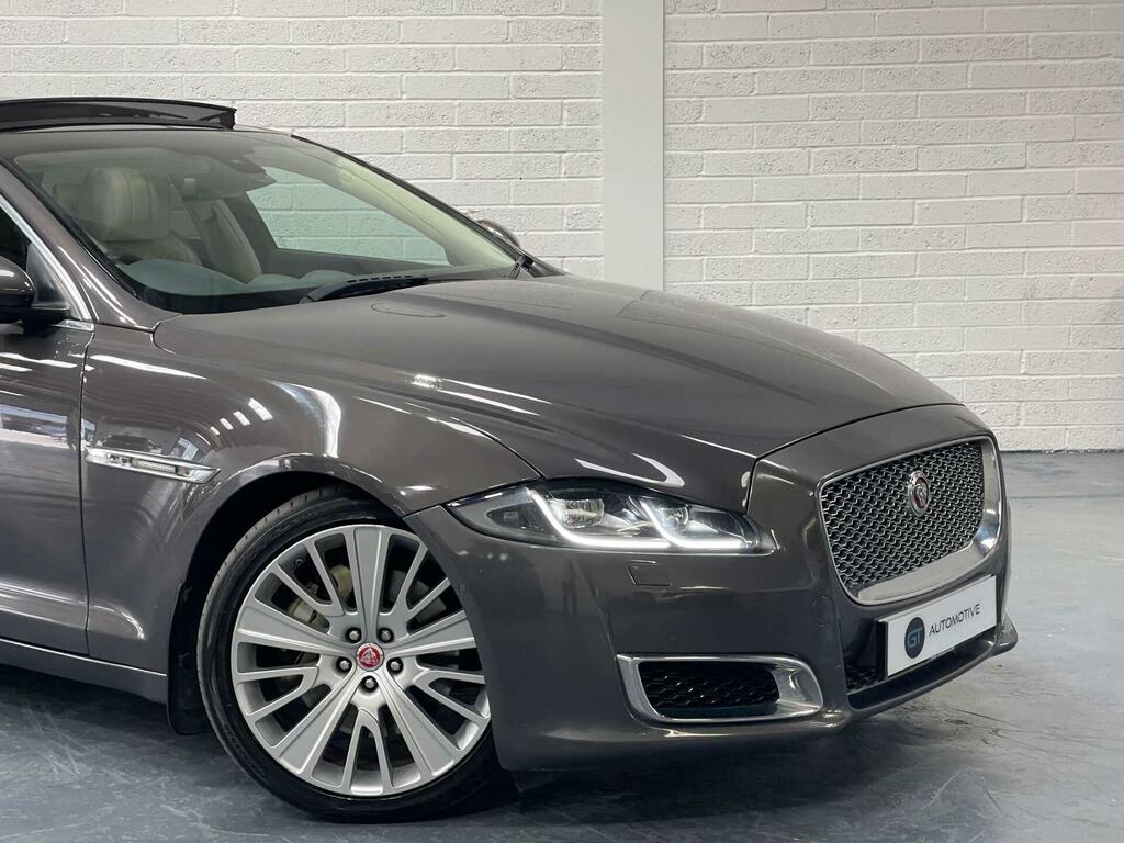 Jaguar XJ Saloon Black #83