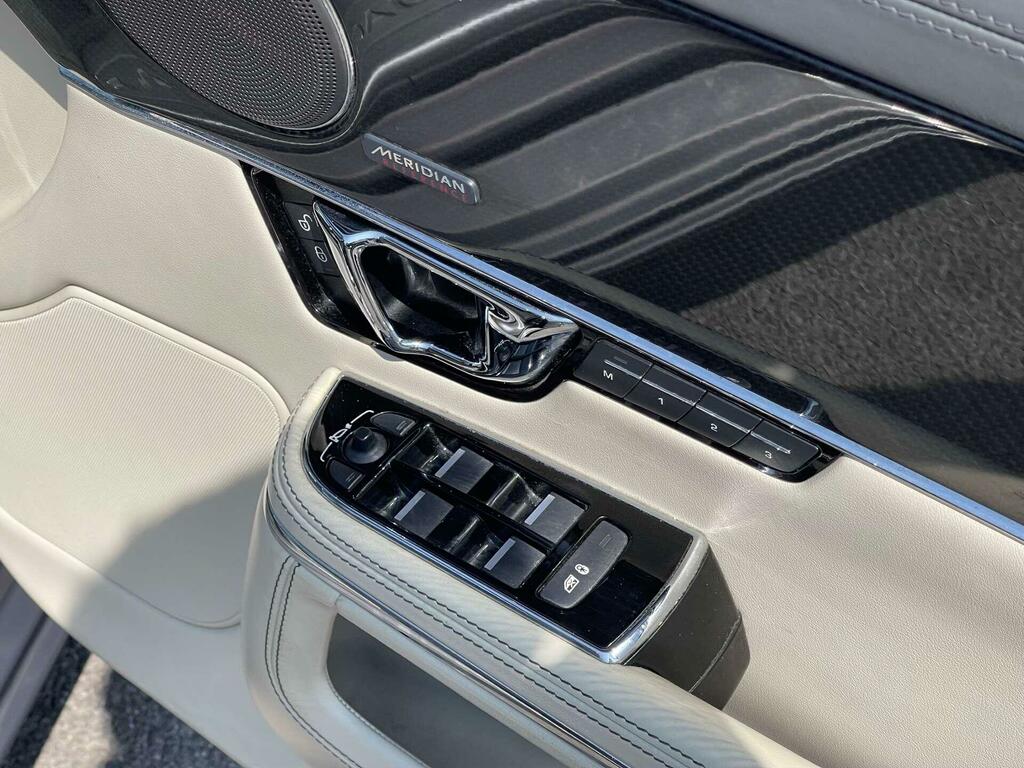 Jaguar XJ Saloon Black #50
