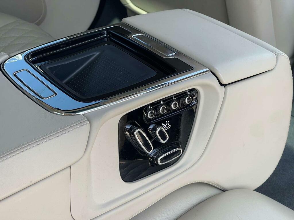 Jaguar XJ Saloon Black #76