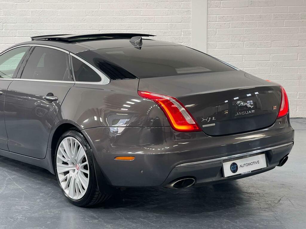Jaguar XJ Saloon Black #67