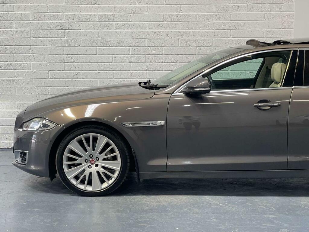 Jaguar XJ Saloon Black #79