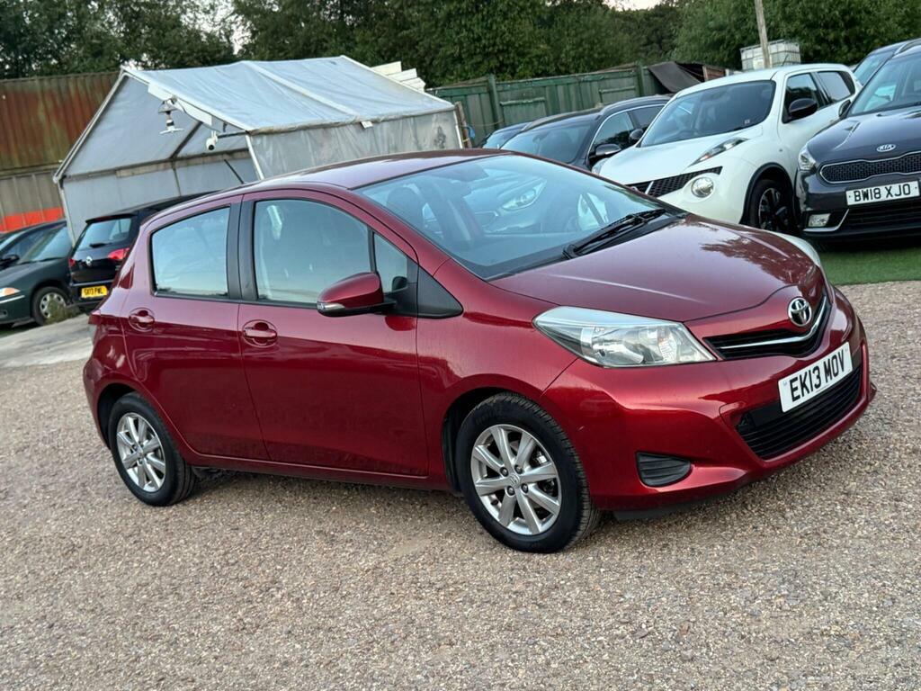 Toyota Yaris 1.0 Vvt-i T2 Red #4