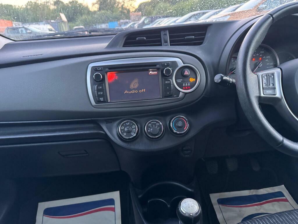 Toyota Yaris 1.0 Vvt-i T2 Red #47