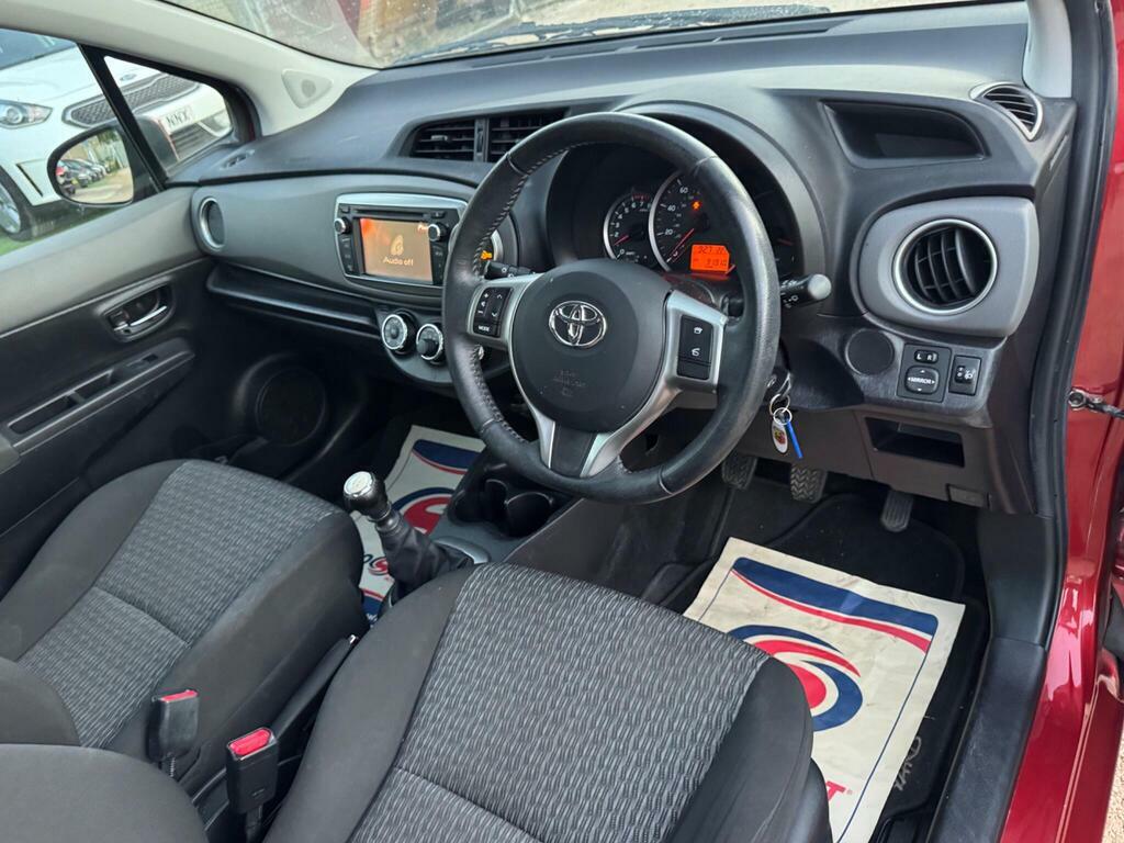 Toyota Yaris 1.0 Vvt-i T2 Red #39