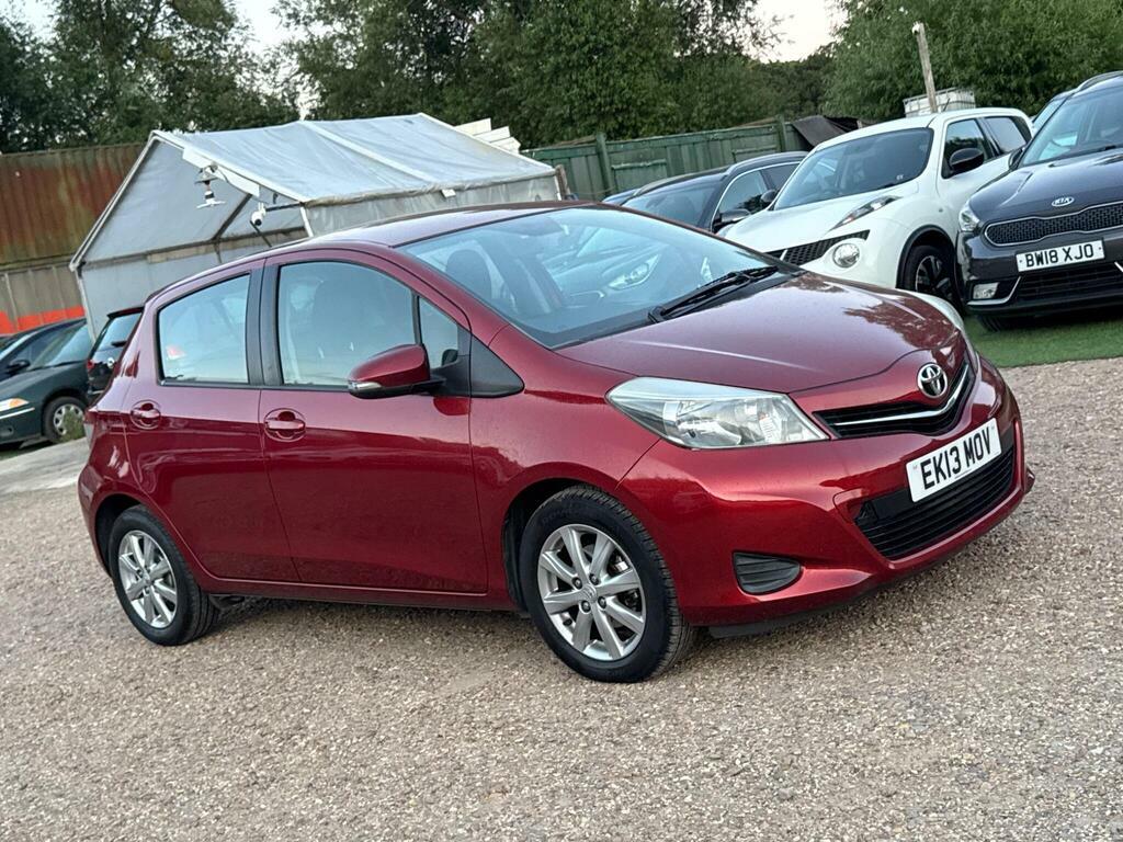 Toyota Yaris 1.0 Vvt-i T2 Red #3
