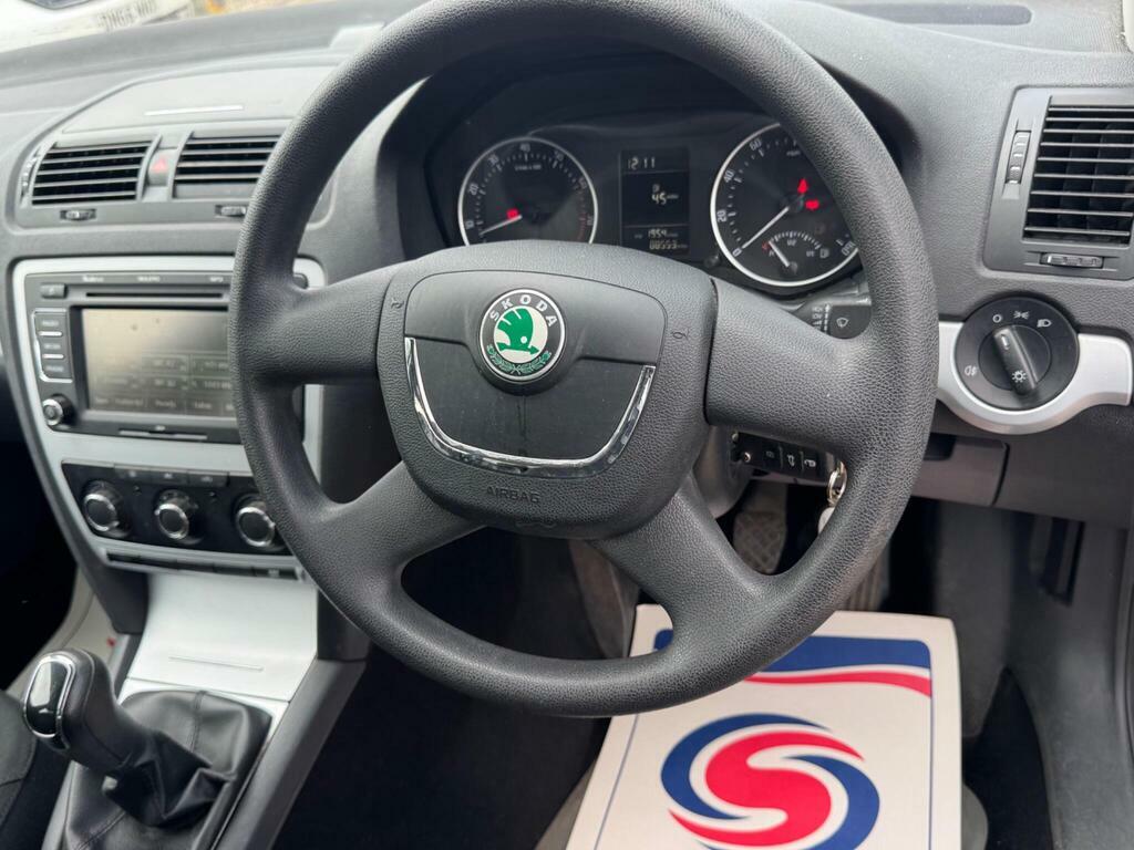 Skoda Octavia 1.4 Tsi S Dsg 5-Dr Hatchback Green #45