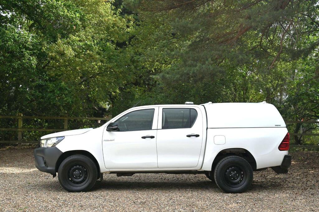 Toyota HILUX Pickup 2.4 D-4d Active 4Wd Euro 6 Ss 2020 White #2