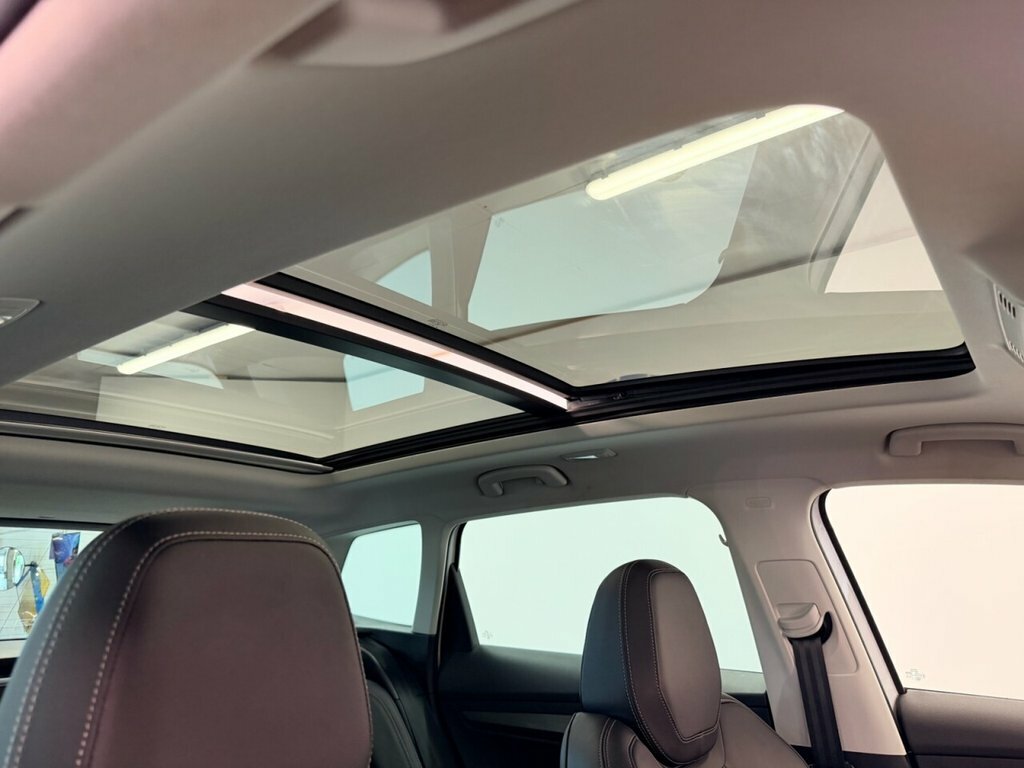 Skoda Karoq Suv KS20YWR White #3