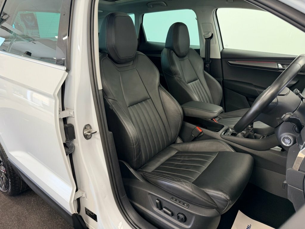 Skoda Karoq Suv KS20YWR White #4
