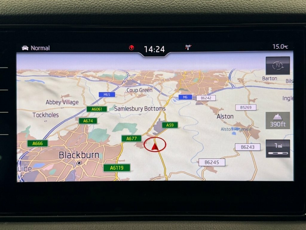 Skoda Karoq Suv KS20YWR White #2