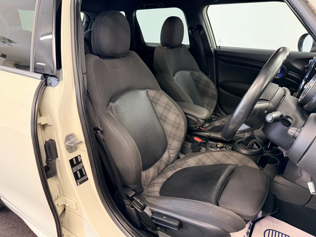 Mini Hatch Hatchback YE19TFX White #3