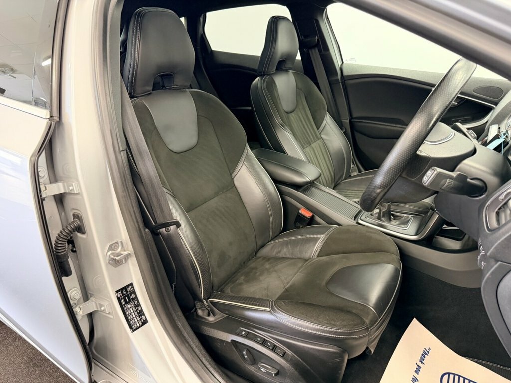 Volvo V40 2L R-design Nav Plus Silver #3