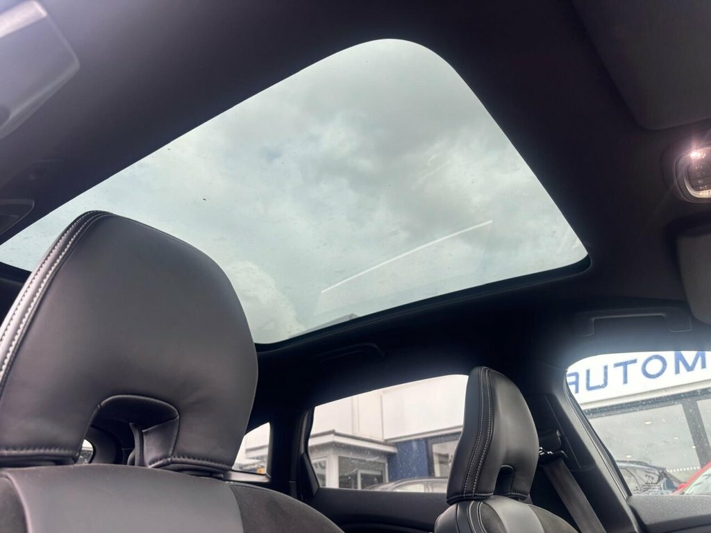 Volvo V40 2L R-design Nav Plus Silver #2
