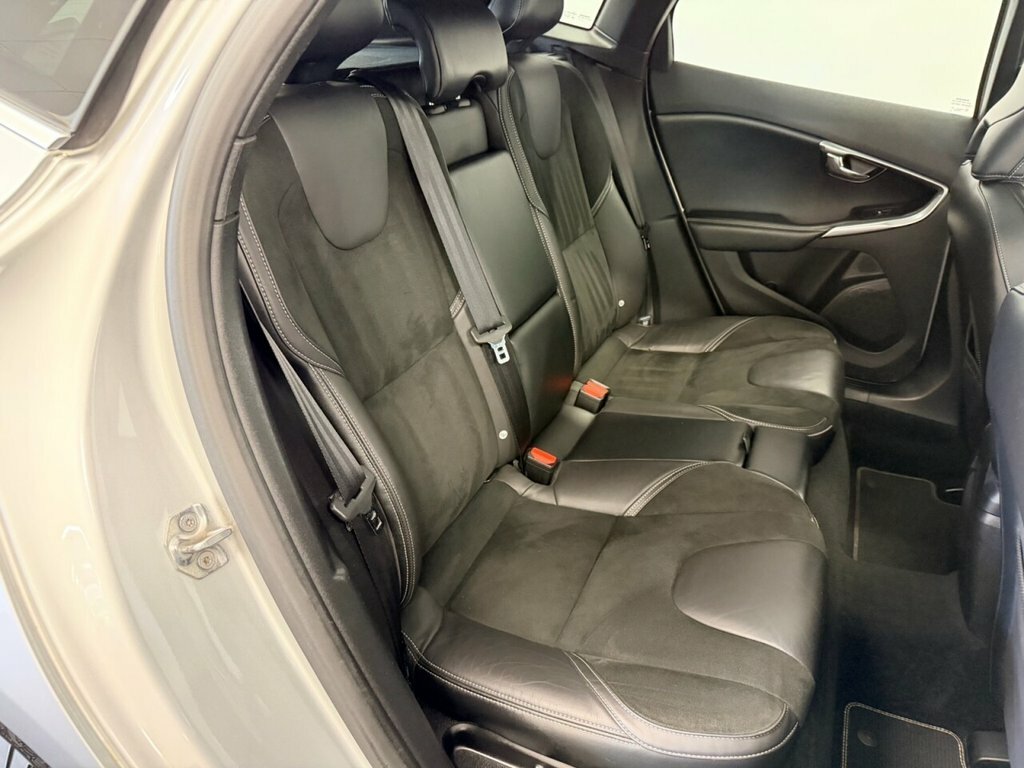 Volvo V40 2L R-design Nav Plus Silver #5
