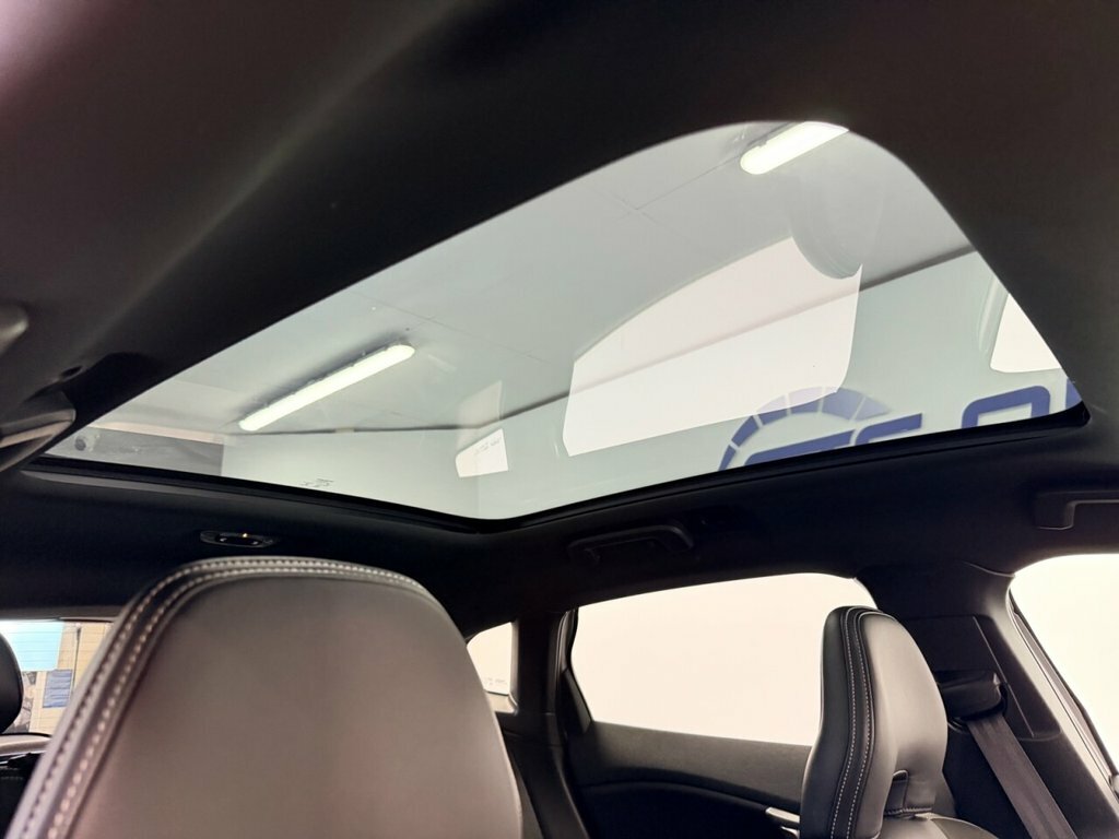 Volvo V40 2L R-design Nav Plus Silver #2