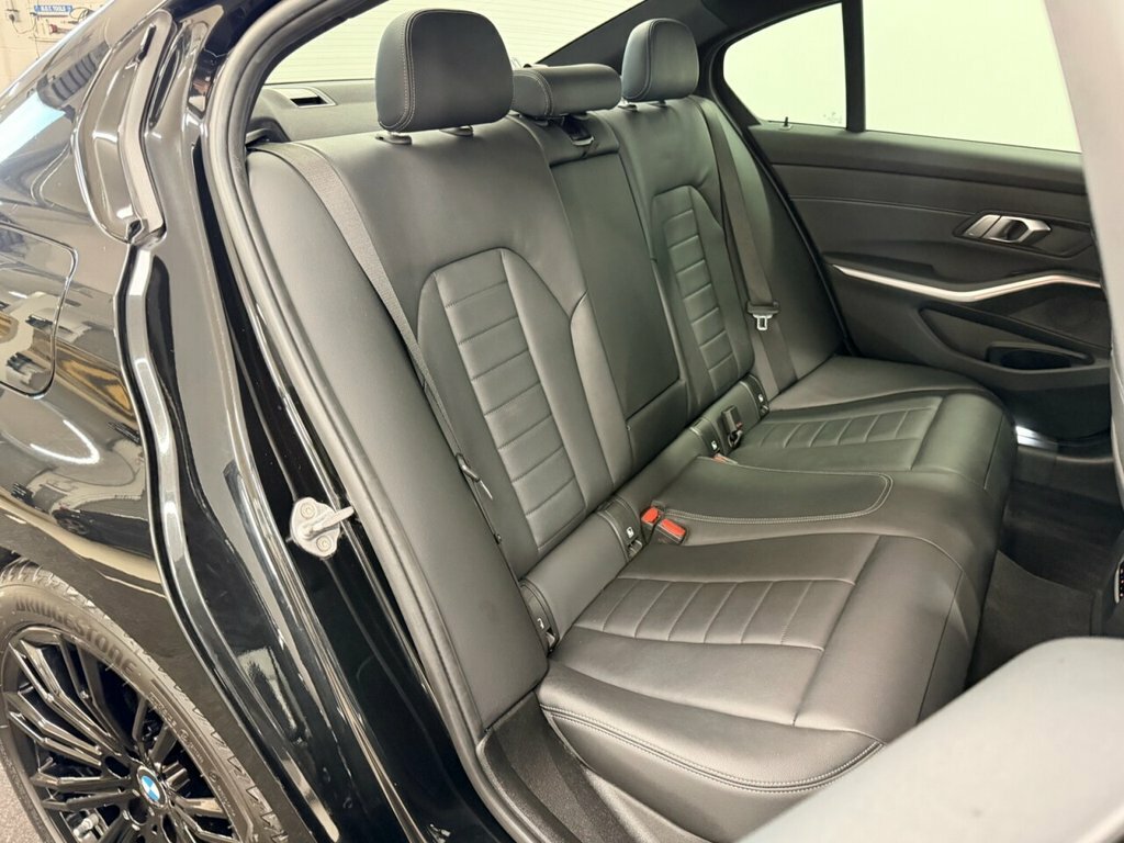 BMW 3 Series 318D M Sport YC70HPK Black #4
