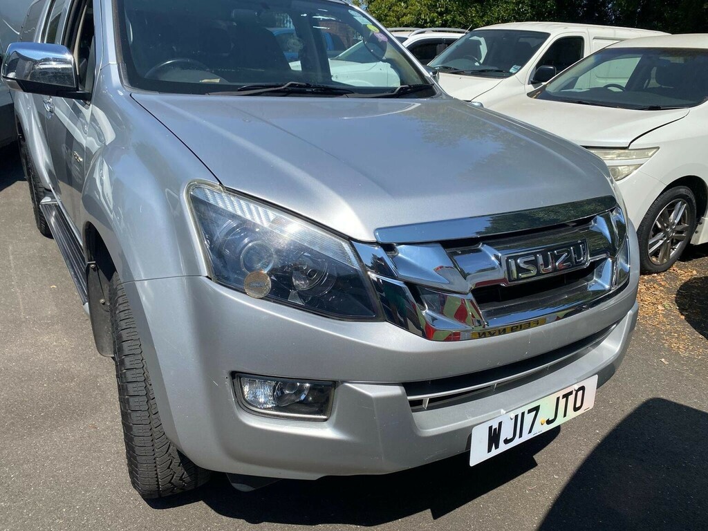 Isuzu D-Max Pickup 2.5 Td Yukon 4X4 201717 Silver #2