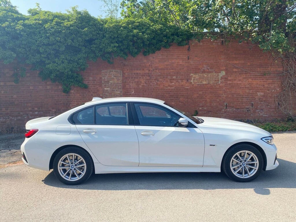 BMW 3 Series Saloon 2.0 330E 12Kwh Se Pro Euro 6 Ss White