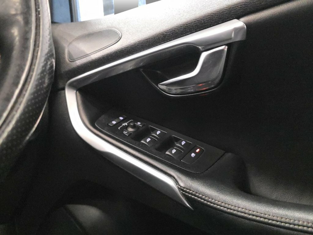 Volvo V40 2.0L D3 R-design Nav 148 Bhp Silver #25