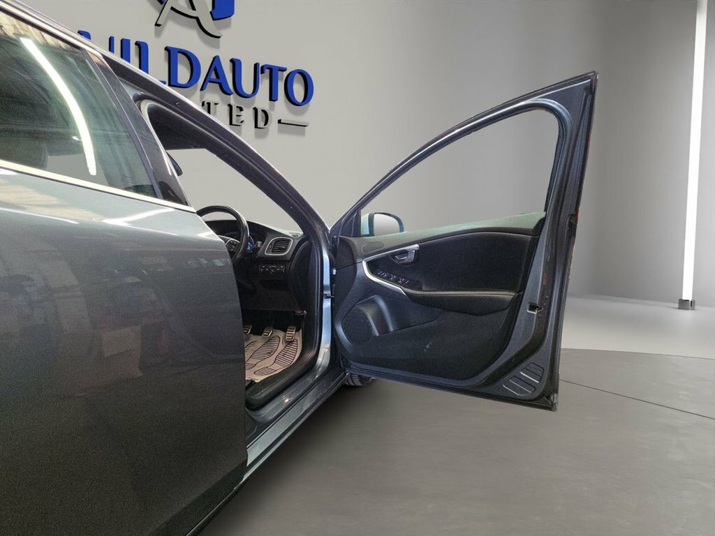 Volvo V40 2.0L D3 R-design Nav 148 Bhp Silver #10