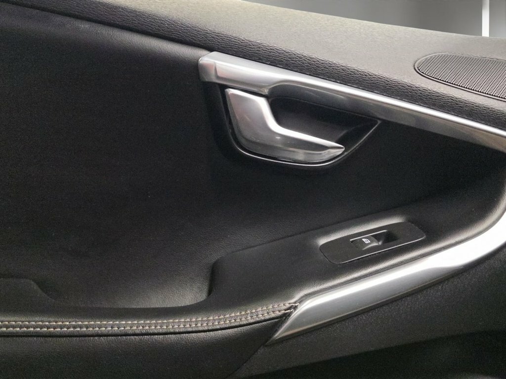 Volvo V40 2.0L D3 R-design Nav 148 Bhp Silver #26