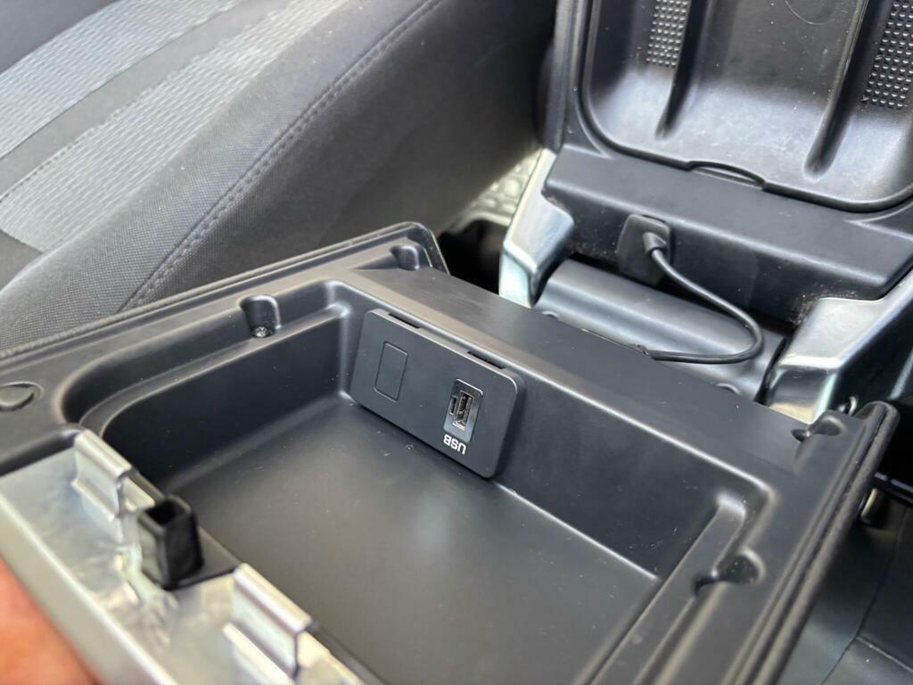 Land Rover Discovery 4 D-max Yukon White #36