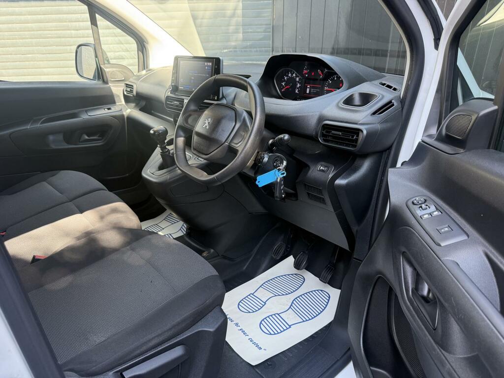 Peugeot Partner 1.5 Bluehdi 1000 Professional Premium Standard Pan White #17
