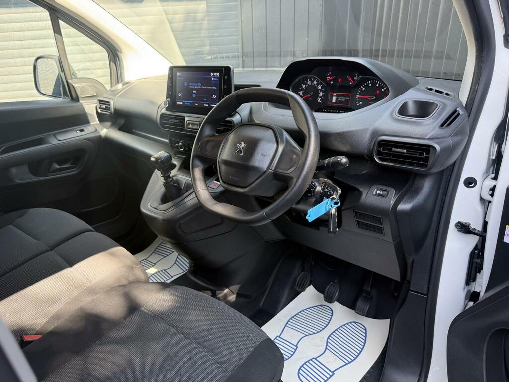 Peugeot Partner 1.5 100Ps Bluehdi 1000 Professional Premium Standa White #2