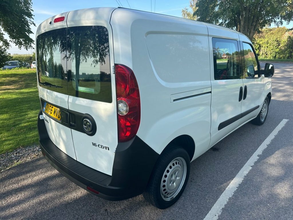 Vauxhall Combo 1.6L Null White #2