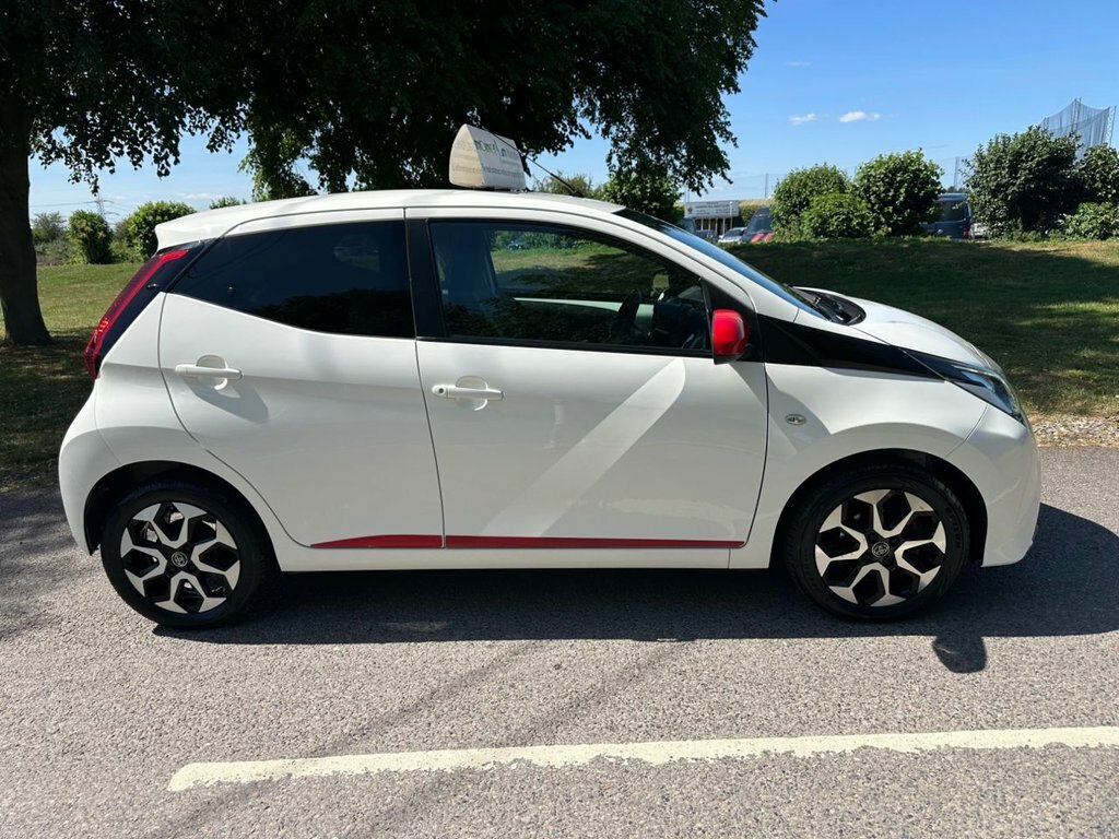 Toyota Aygo 1L X-trend White #2