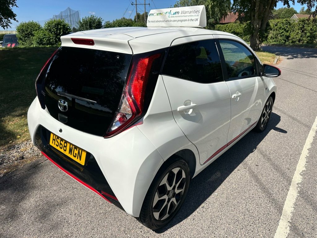Toyota Aygo 1L X-trend White #3