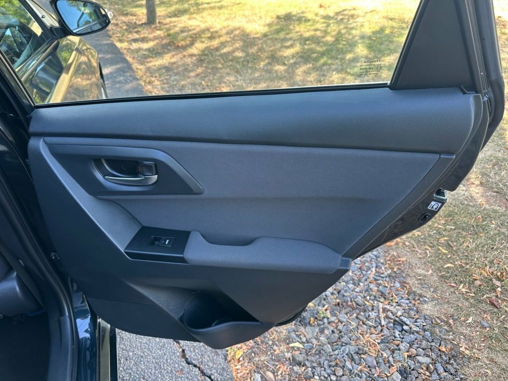 Toyota Auris Hatchback Blue #12