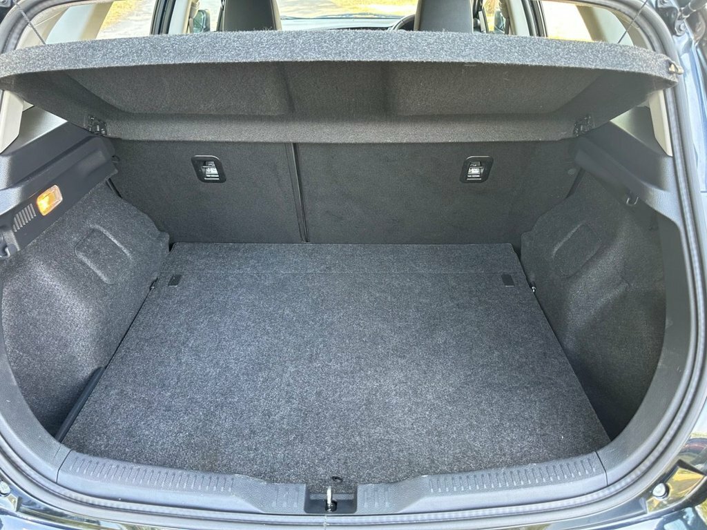 Toyota Auris Hatchback Blue #11