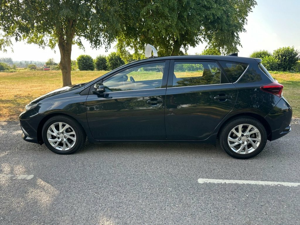 Toyota Auris Hatchback Blue #10