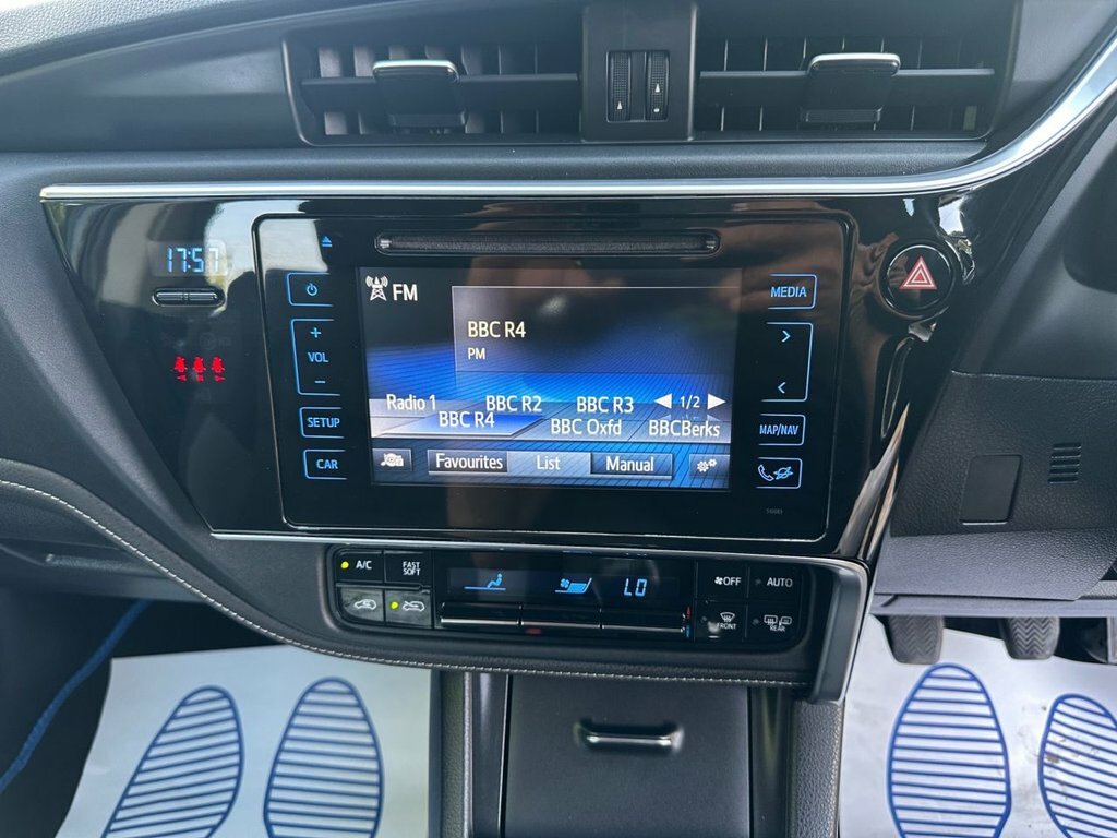 Toyota Auris Hatchback Blue #18