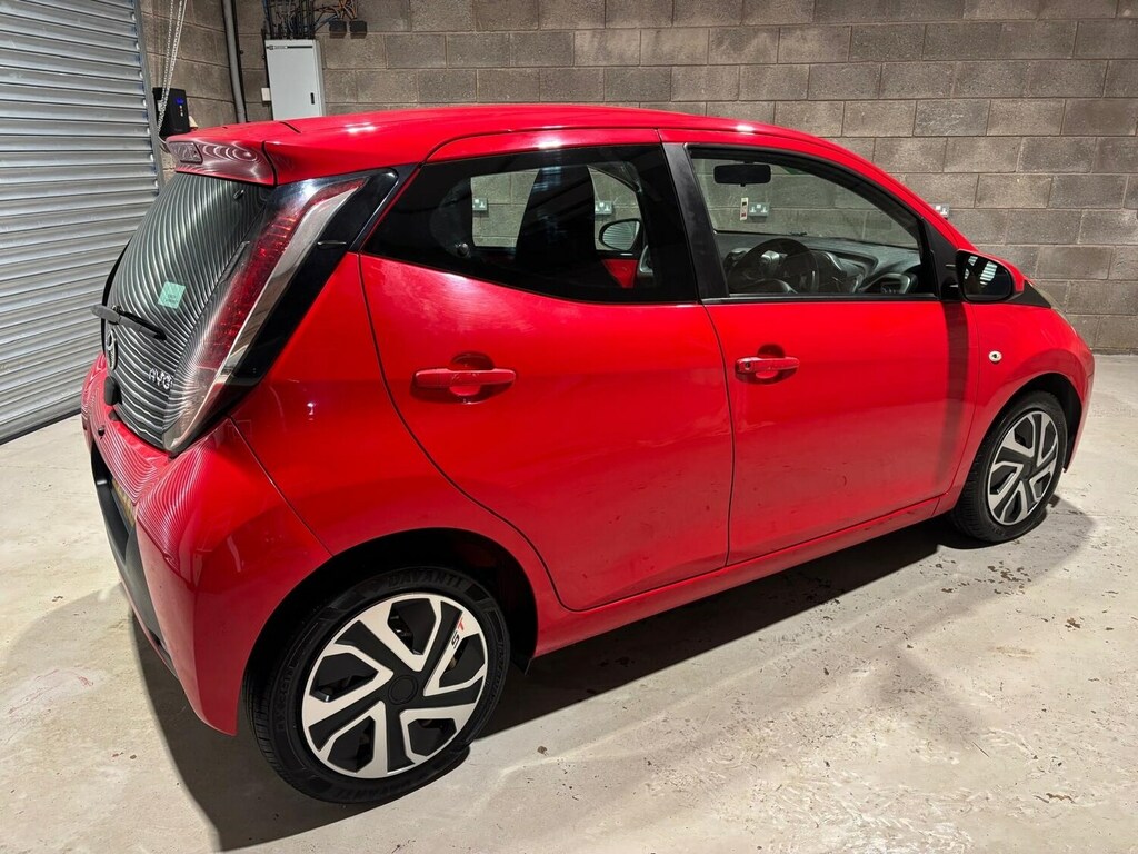 Toyota Aygo 1.0 Vvt-i X-play Red #6