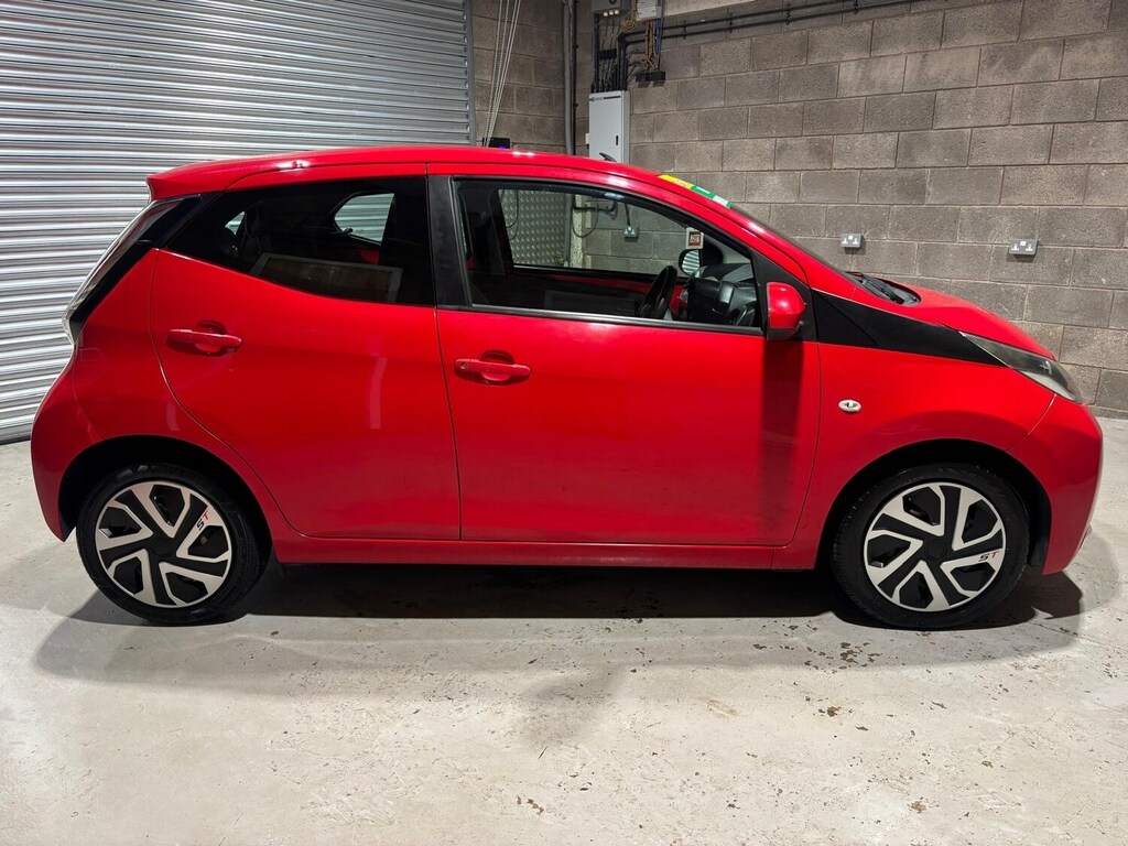 Toyota Aygo 1.0 Vvt-i X-play Red #5