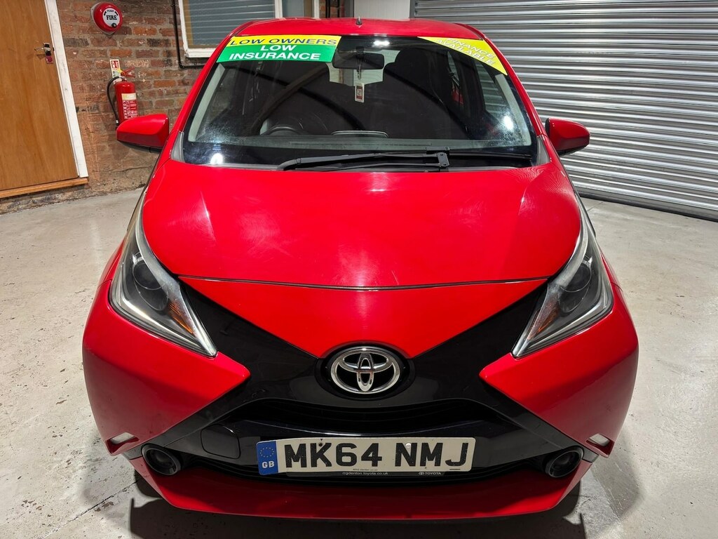Toyota Aygo 1.0 Vvt-i X-play Red #2