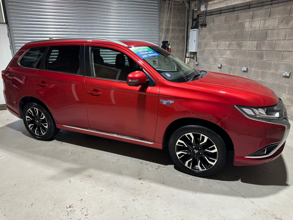 Mitsubishi Outlander 2.0 Phev 4H Red #4