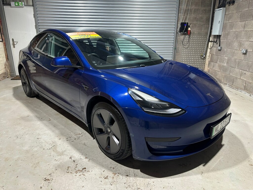 Tesla Model 3 Standard Plus Blue