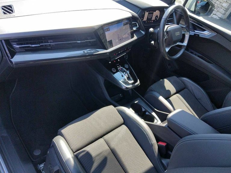Audi Q4 E Tron Q4 S Line 40 E-tron 150,00 Kw PJ72GOK White #2