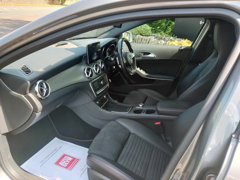 Mercedes-Benz GLA Class Gla 200D 4Matic Amg Line Premium Grey #2