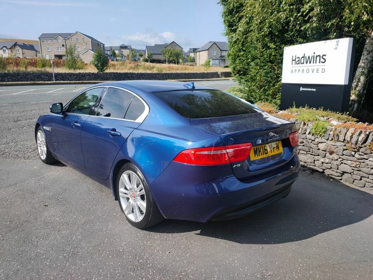 Jaguar XE 2.0 Prestige Blue