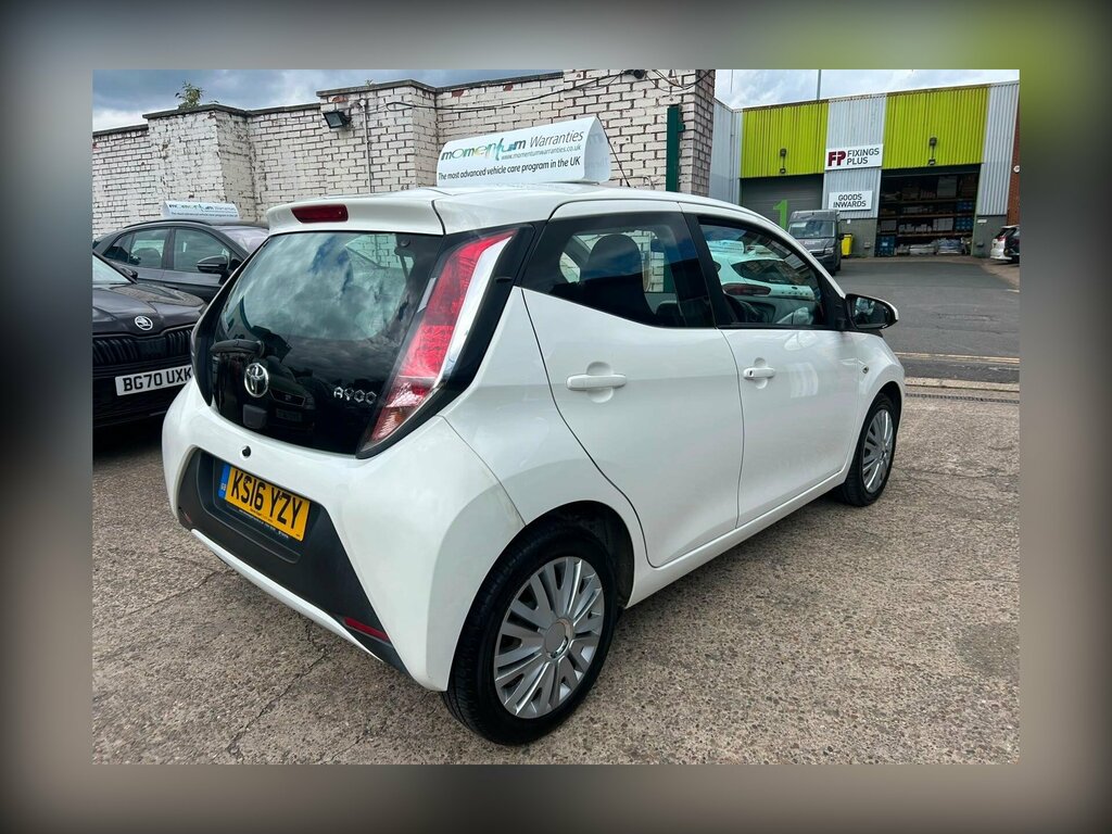 Toyota Aygo 1.0 Vvt-i X-play Euro 6 White #3