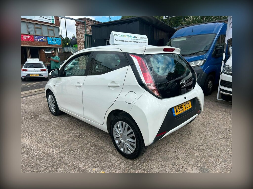 Toyota Aygo 1.0 Vvt-i X-play Euro 6 White #4