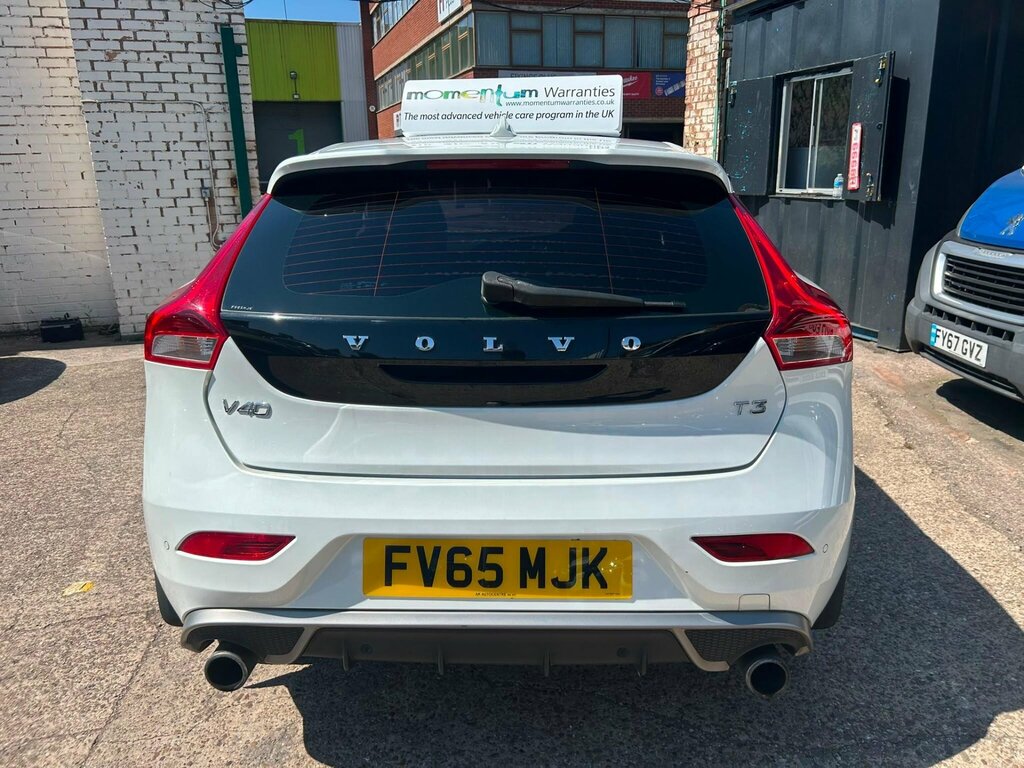 Volvo V40 1.5 T3 R-design Euro 6 Ss White #6